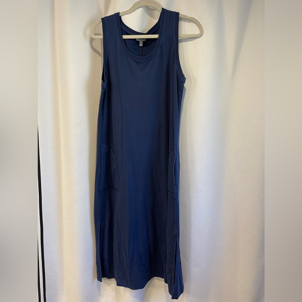 T by Talbots sleeveless dressseveless navy dresss. 46” shoulder to hem.